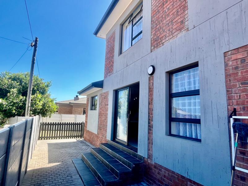 3 Bedroom Property for Sale in Fraaiuitsig Western Cape